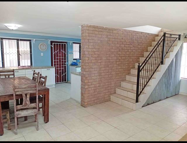 5 BEDROOM HOUSE FOR SALE IN BLUFF